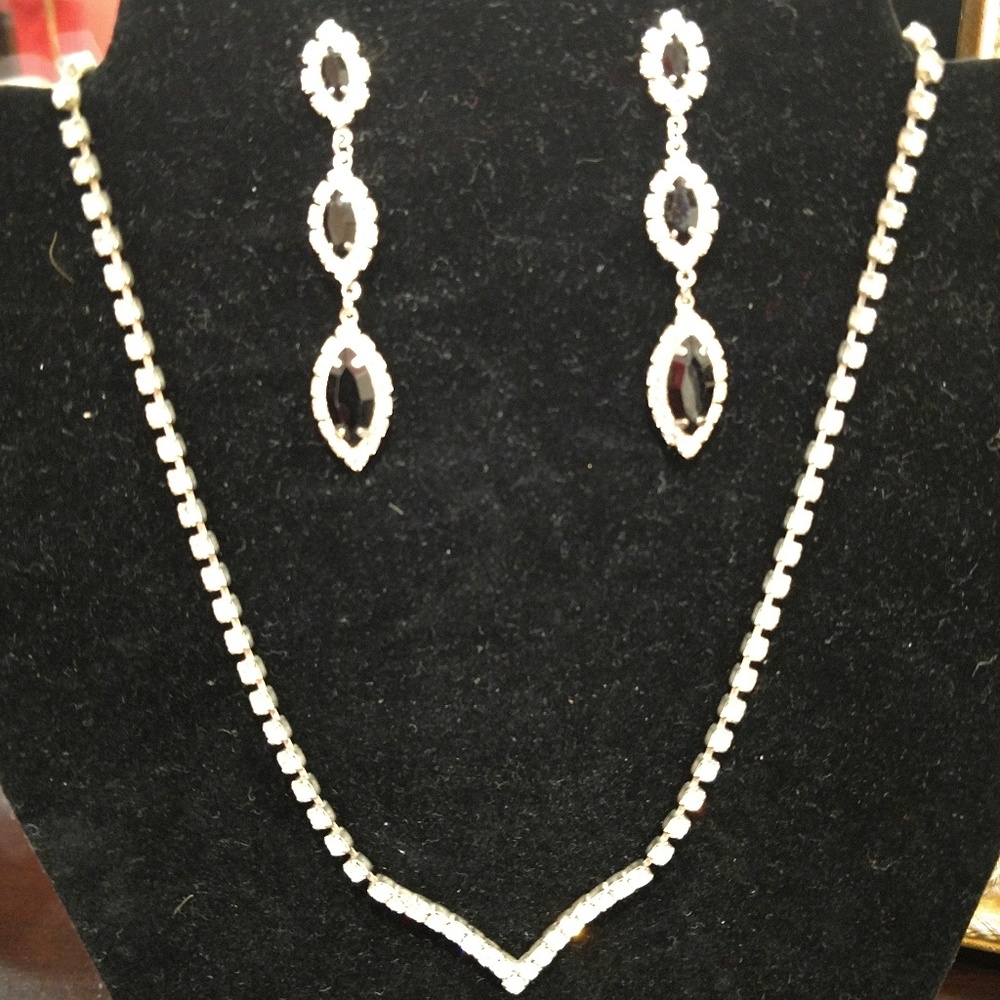 Black and Rhinestone drop earrings - Picture 2 of 3